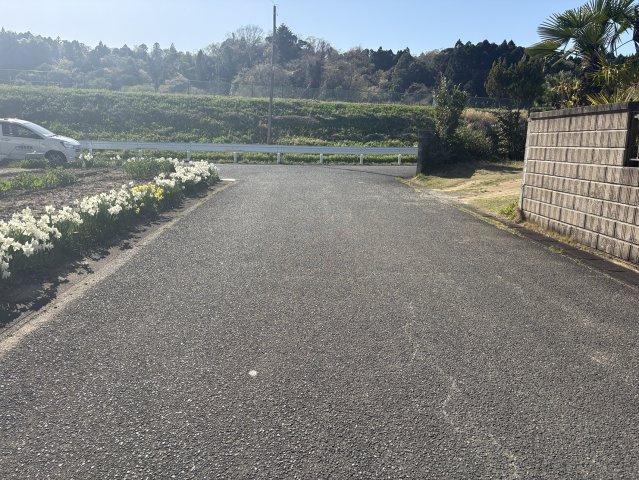 勿来町関田西二丁目 売土地の前面道路含む現地写真