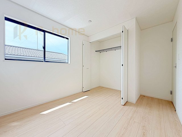 古河市中田第6　新築戸建て　2号棟の洋室|どんな部屋家具も合わせやすいシンプルな洋室！
たっぷりの日差しと心地よい風が舞い込む住まい♪