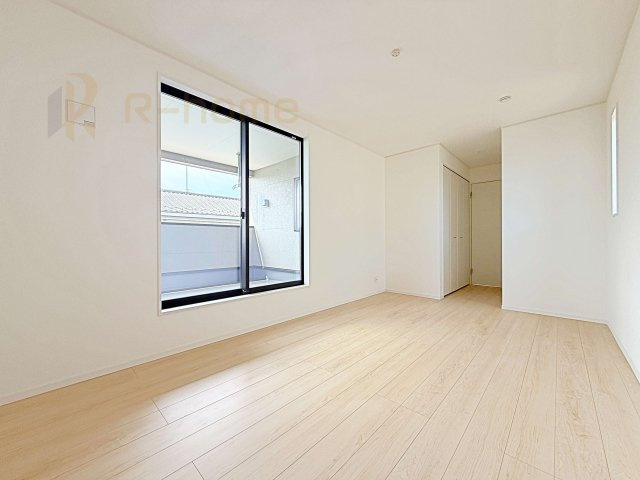 古河市中田第6　新築戸建て　2号棟の洋室|お部屋のサッシにはペアガラスを採用、高い断熱性による省エネと結露対策に有効です♪