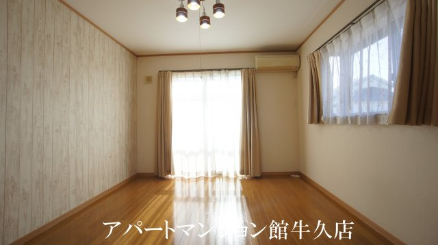 サントロぺBの居間・リビング