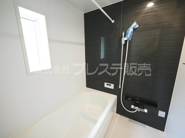 大和郡山市箕山町の新築一戸建 全６区画の浴室|現地写真（２号地浴室）浴室暖房乾燥機を標準装備！