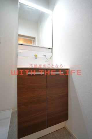 BRAVEBASE宿町【キャンペーン対象物件】の独立洗面台|朝の支度にも助かる、独立の洗髪洗面化粧台