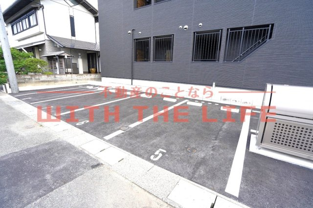 BRAVEBASE宿町【キャンペーン対象物件】の駐車場|駐車スペースもあります
