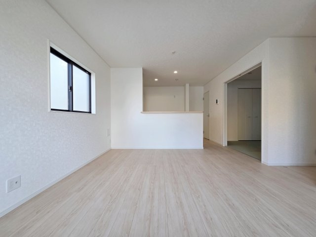 【居間・リビング】 | 東海市加木屋町第36の3号棟【仲介手数料0円】