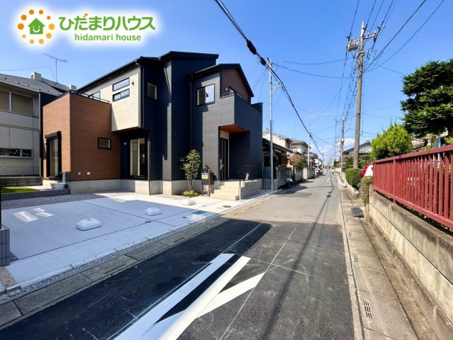 鴻巣市吹上本町2丁目　新築戸建　ブルーミング01の前面道路含む現地写真