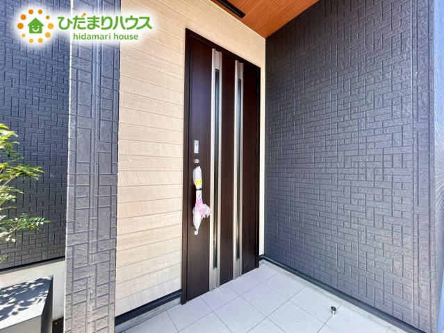 鴻巣市吹上本町2丁目　新築戸建　ブルーミング01の玄関