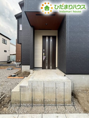 鴻巣市吹上本町2丁目　新築戸建　ブルーミング01の玄関