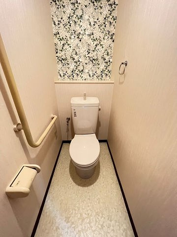 フローラルコート橘のトイレ|落ち着いた色調のトイレです