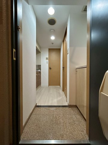レジデア西本町の玄関