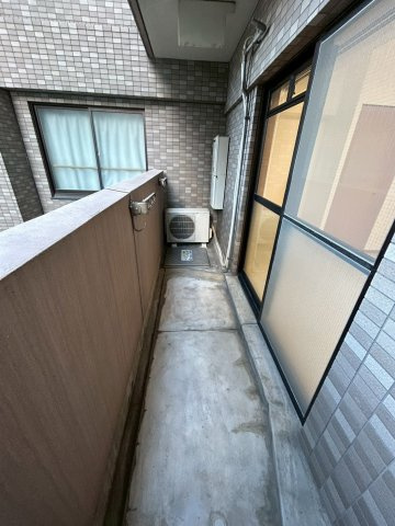 レジデア西本町のバルコニー