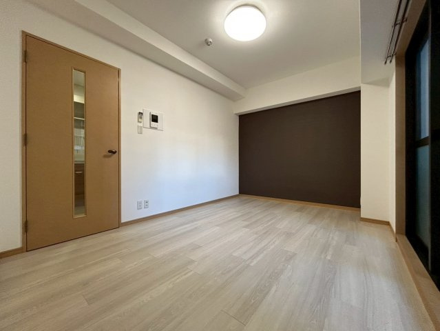 レジデア西本町の洋室