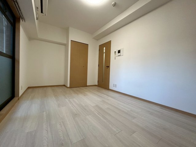 レジデア西本町の洋室