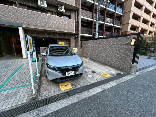 レジデア西本町の駐車場