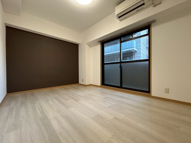 レジデア西本町の洋室
