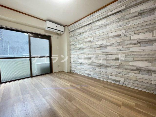ヴィラ金谷　1フロア2住戸　L字型バルコニー　の内装
