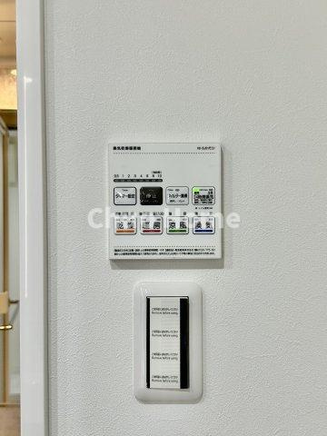 MAC柴又コートの内装|【浴室乾燥機】暖房・冷風・換気・乾燥が可能です。毎日を快適に過ごせるうれしい機能が揃っています。雨の日の洗濯物も安心です。
