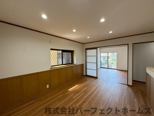 長尾東町3丁目戸建の居間・リビング