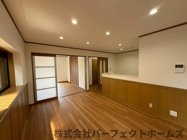 長尾東町3丁目戸建の居間・リビング