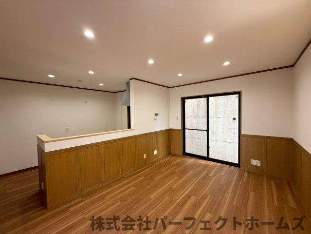 長尾東町3丁目戸建の居間・リビング