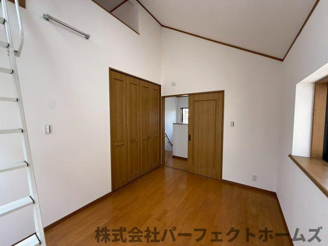 長尾東町3丁目戸建の洋室