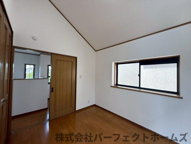 長尾東町3丁目戸建の洋室|個人の部屋や寝室として使える洋室です