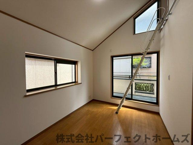 長尾東町3丁目戸建の洋室|ゆったりした洋室です