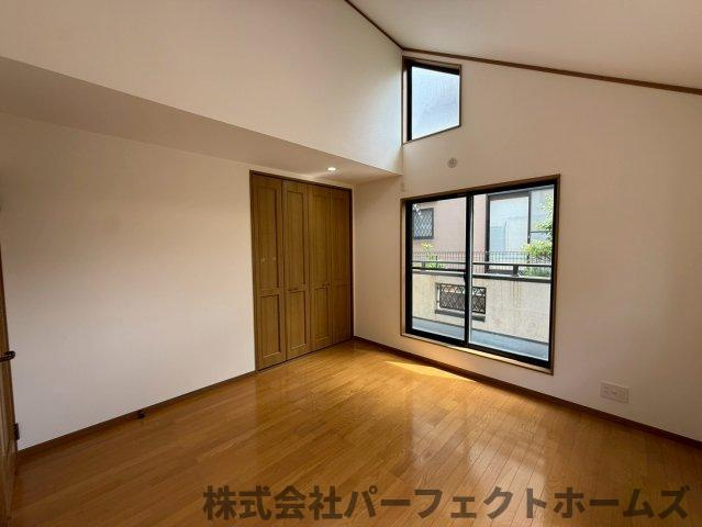 長尾東町3丁目戸建の洋室|落ち着いた色調の洋室です