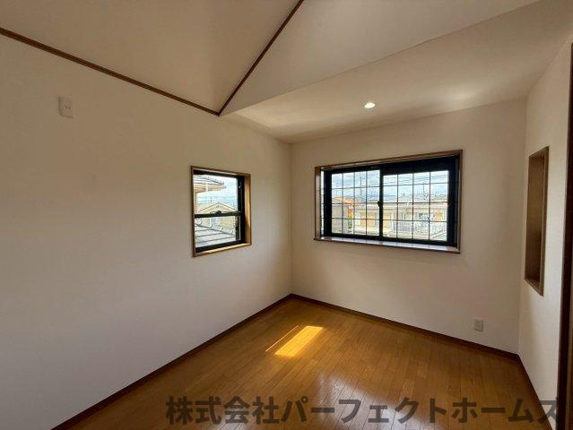 長尾東町3丁目戸建の洋室|コンパクトで使いやすい洋室です