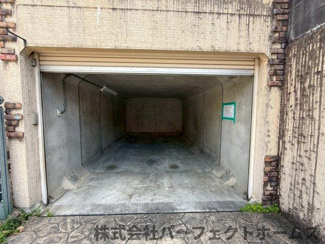 長尾東町3丁目戸建の駐車場|駐車場に車を止められます