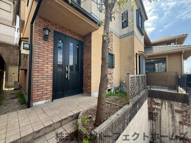 長尾東町3丁目戸建のエントランス