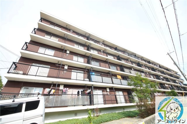 高津橋農住団地　C棟の外観