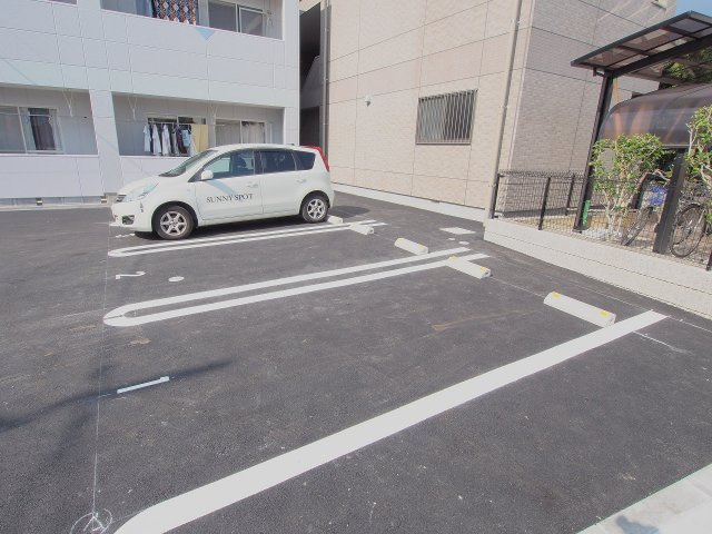 リーブル祇園の駐車場