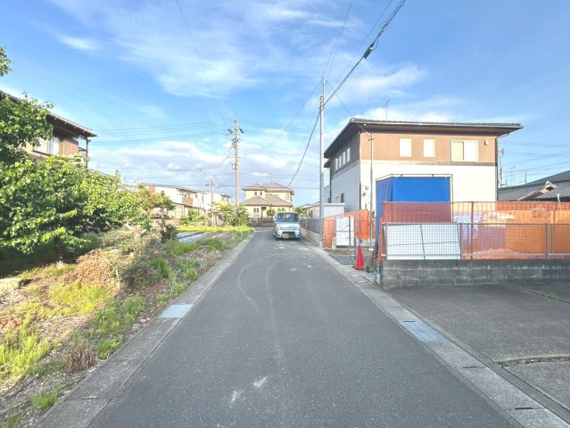 ブルーミングガーデン　江南市高屋町旭　全1区画分譲の前面道路含む現地写真|「現地（2026年4月21日）撮影」　
■前面道路　
■ヤマダ不動産　株式会社リライフ