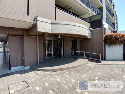 コスモ浦和埼大通り弐番館のエントランス|エントランス