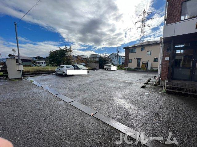 アトラス７の駐車場