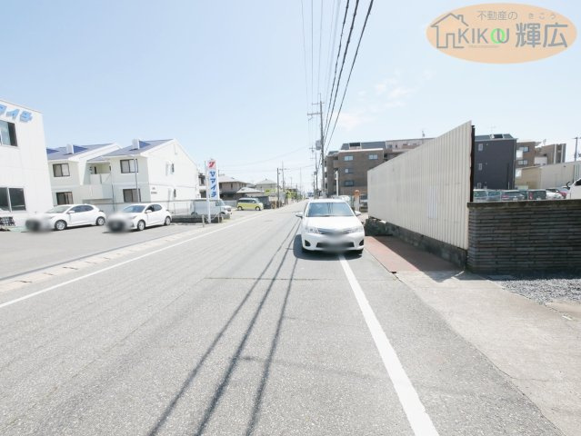 加古川市野口町良野　中古戸建の前面道路含む現地写真