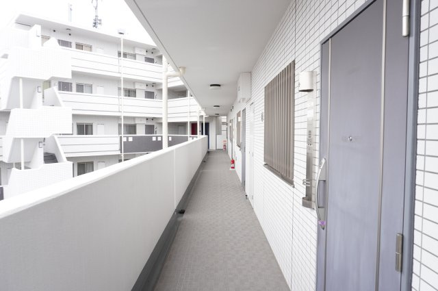 ドメイン越谷ツインヒルズの玄関