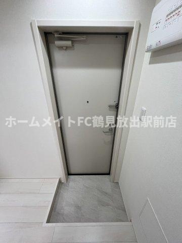 東大阪市鴻池本町のアパートの玄関