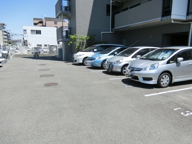 ソアールの駐車場