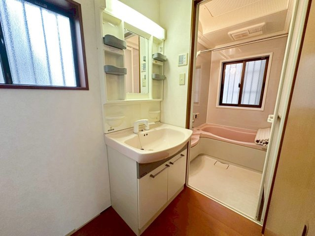 樫原上池田町の独立洗面台|水回り用の便利グッズを活用して、使い勝手をカスタマイズ！（R8.4撮影）