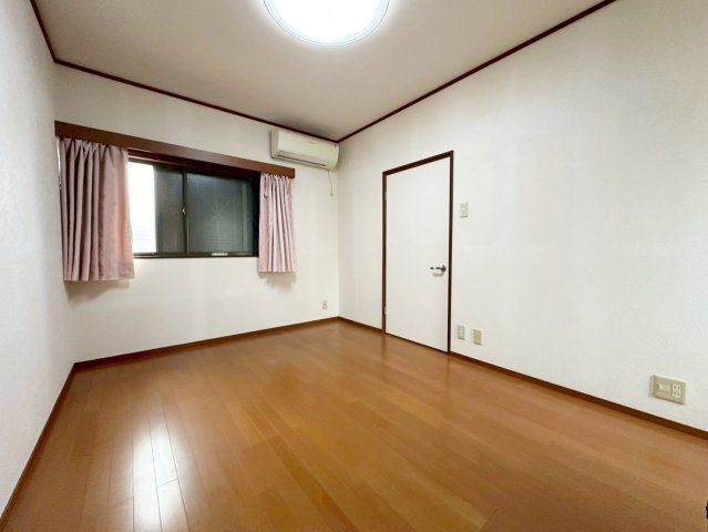 樫原上池田町の洋室|ベッドや机など無理なく配置できる広さ。（R8.4撮影）