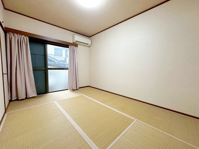 樫原上池田町の和室|ちょっと横になりたい…そんなときに嬉しい畳。家事の合間に一息ついたりなど落ち着ける空間です。（R8.4撮影）