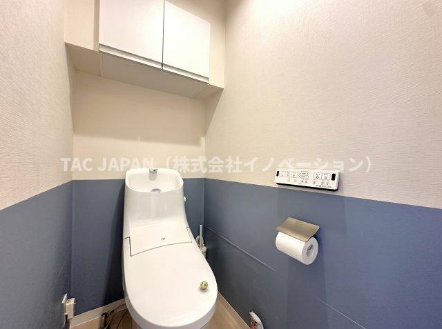 日神パレステージ東日暮里のトイレ|洗練されたデザインと落ち着いた色調が生む、清潔感あふれる上質な空間。使い心地にこだわった、快適で心地よいパウダールームです。