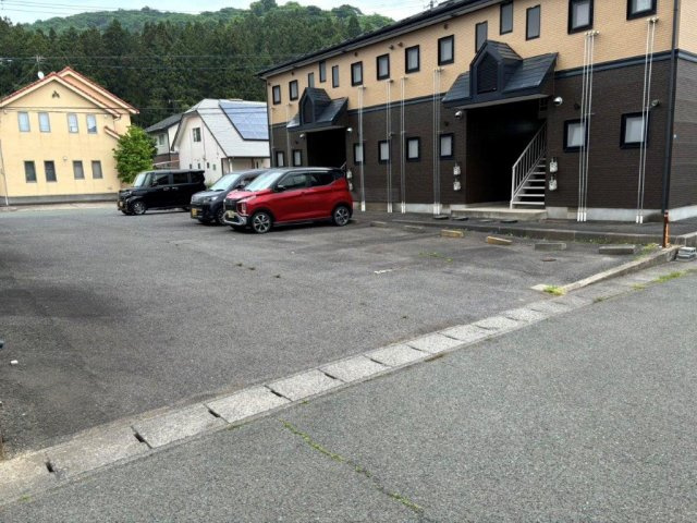 レザンA棟の駐車場
