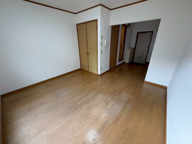 シャンテ逢和IIIの居間・リビング
