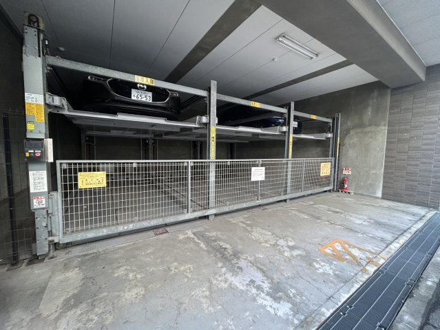 レジティア京町堀の駐車場