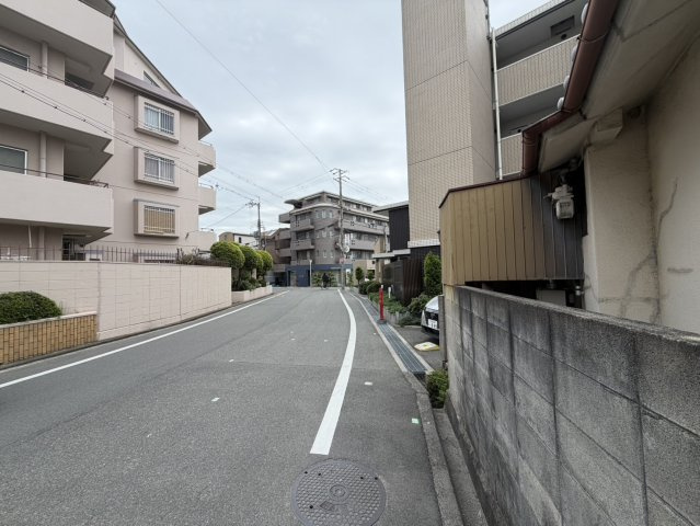 豊中市服部西町2丁目　売地の前面道路含む現地写真|公道約7.0ｍ
