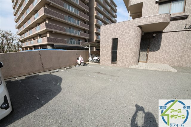 La Vista Hiroseの駐車場