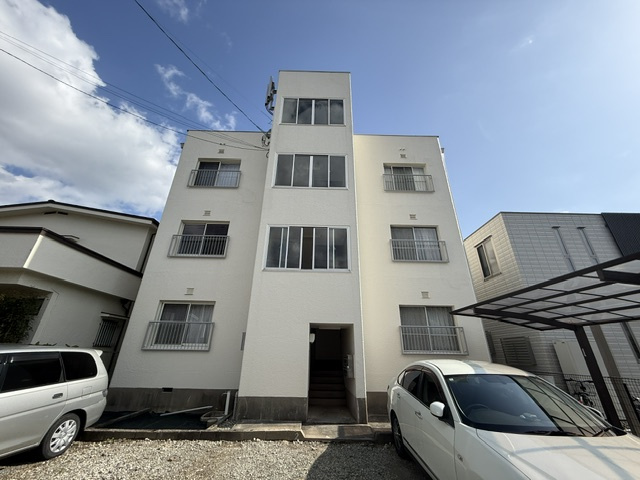 桜荘マンションの外観