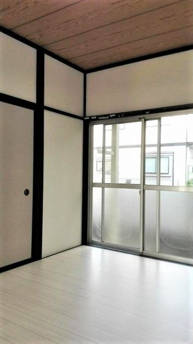 青梅市河辺町８丁目のアパートの居間・リビング